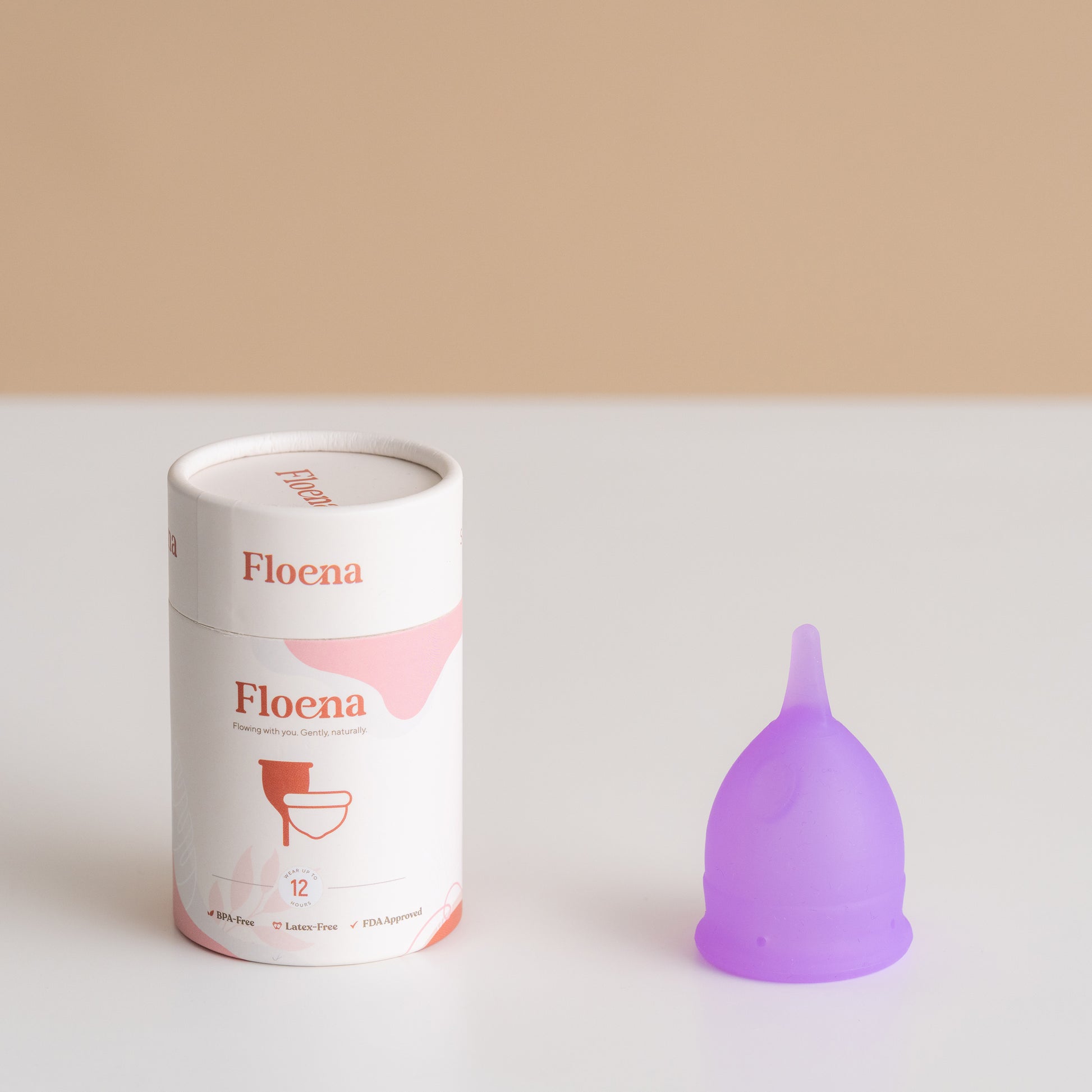 Floena Flexi Menstrual Cup — vijolična menstrualna skodelica s kompaktnim, prožnim dizajnom iz medicinskega silikona, do 12 ur zaščite brez puščanja