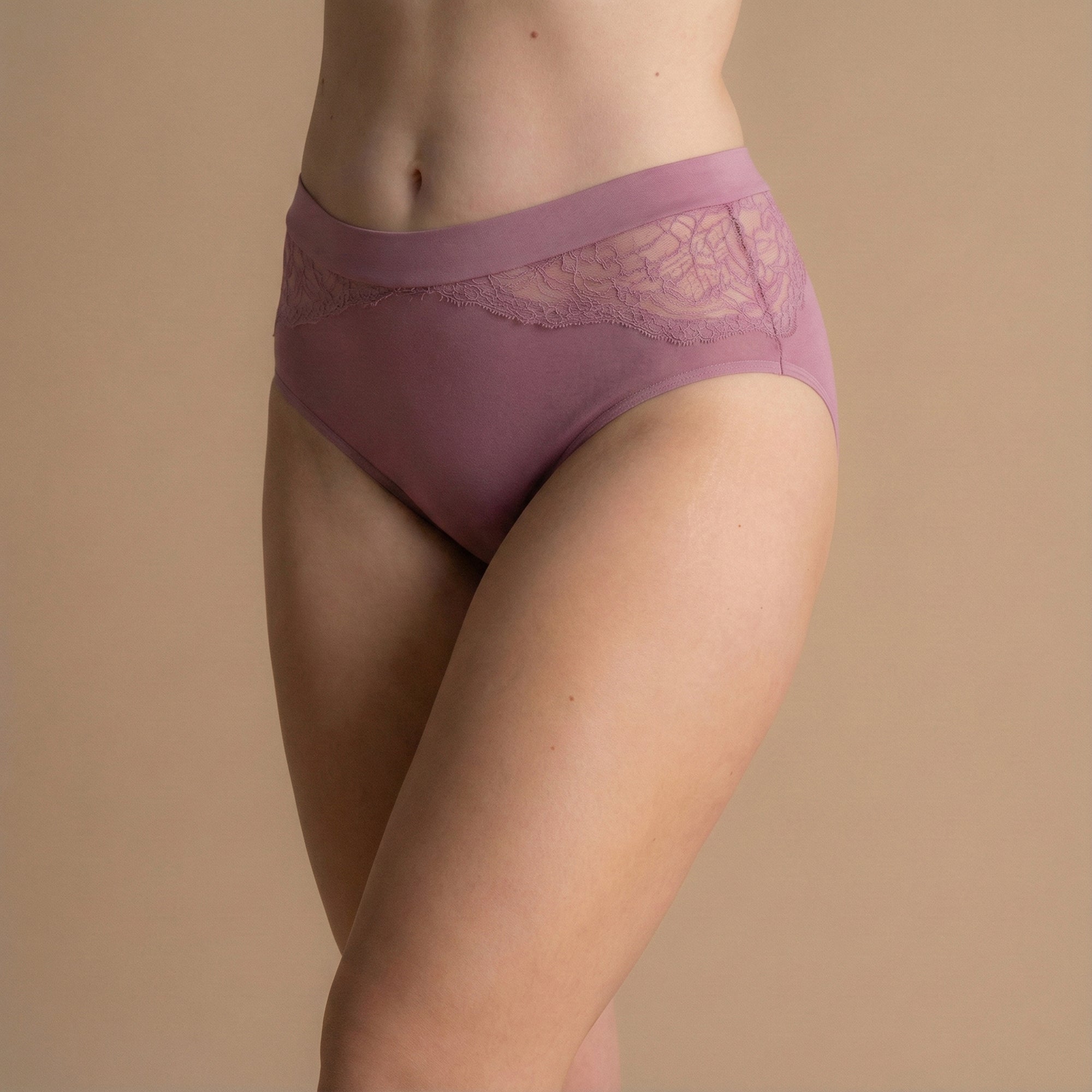 Sprednji čipkasti detajl mauve Floena Leakproof Bamboo Lace Brief, čipkaste menstrualne hlačke iz bambusa