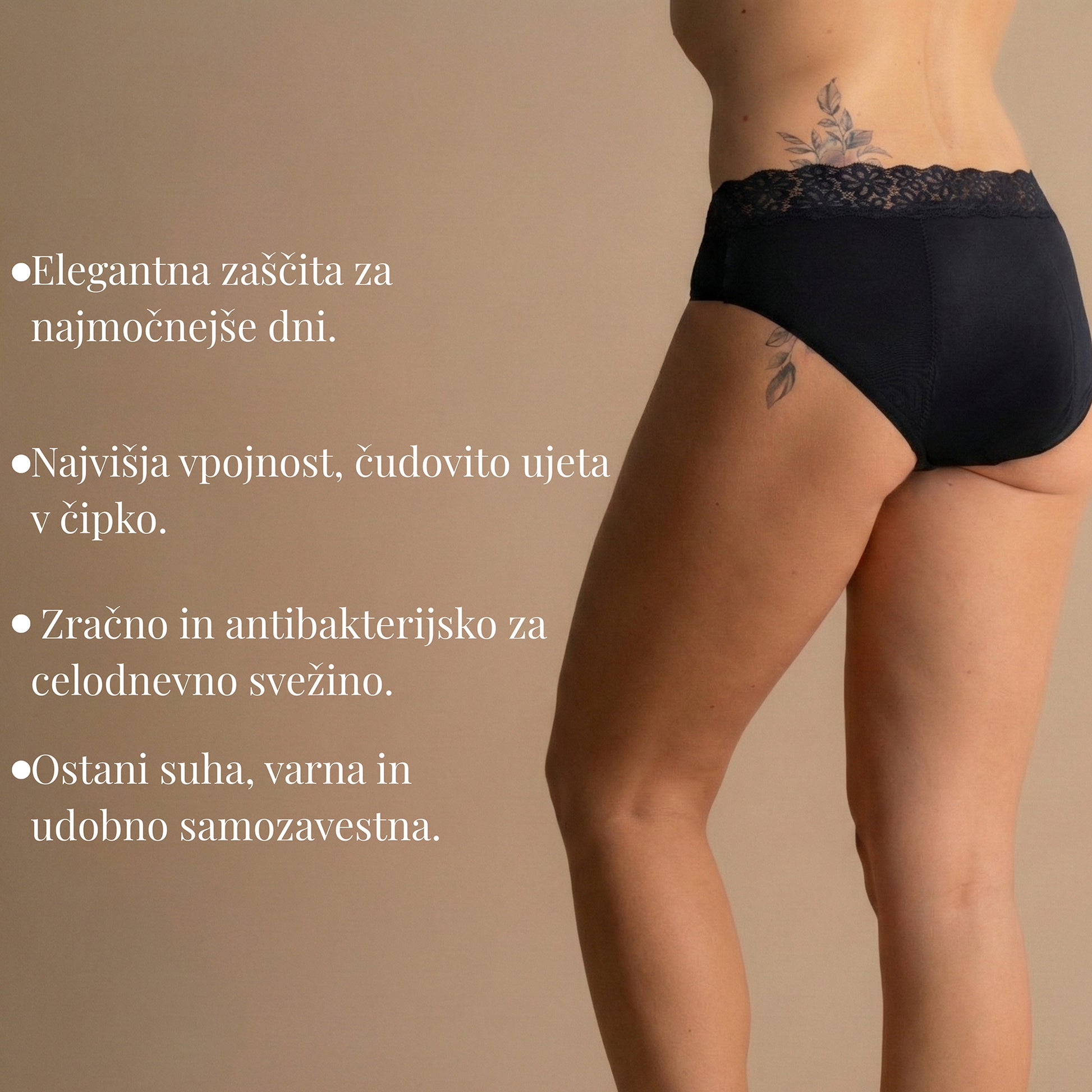 Zadnji pogled na model v črnih Floena Leakproof Soft Cotton Brief, bombažne menstrualne hlačke, s čipkastim pasom in besedilom o visoki vpojnosti in celodnevni zaščiti